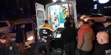 Bayrampaşa'da refüje çarpan minibüsün sürücüsü hayatını kaybetti.. Video Haber 184 bayrampasada-kendi-aracinin-altinda-kalan-surucu-can-verdi_2df42664