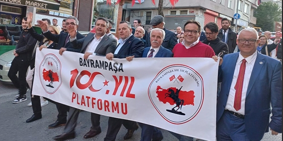 Bayrampaşa 100. Yıl Platformu, 23 Nisan’da  Cumhuriyet yürüyüşü gerçekleştirdi. 