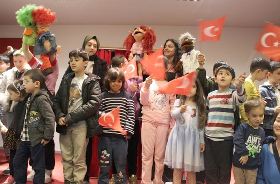 Göz Nurunu Koruma Vakfı Bayrampaşa Göz Hastanesi 23 Nisan'da kukla gösterisi gerçekleştirildi. 1 bayrampasa-goz-vakfi-23-nisan