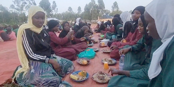 Merkezi Bayrampaşa’da olan İşgader Uganda’da 1500 Yetim Çocuğa İftar Yemeği Verdi.