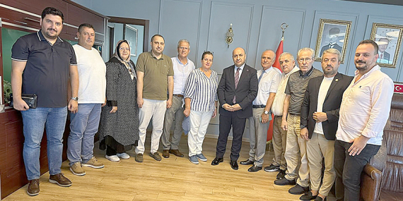 Pirlepeliler Kültür ve Dayanışma Derneği, Bayrampaşa Kaymakamı Abdullah Çiftçi’ye hayırlı olsun ziyaretinde bulundu.