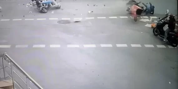Bayrampaşa’da iki motosikletli kafa kafaya çarpıştı bir kişi ağır yaralandı