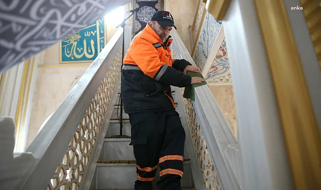 Bayrampaşa Belediyesi ekiplerinden cami temizliği