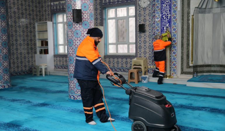 Bayrampaşa’da camilerde Ramazan temizliği