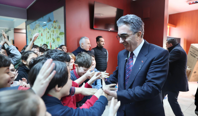 Bayrampaşa Belediyesi’nden öğrencilere ücretsiz doğal kaynaksuyu