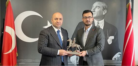 Bayrampaşa Kaymakamı Abdullah Çiftçi, ilçedeki siyasi partilere iadei ziyaretler gerçekleştirdi.