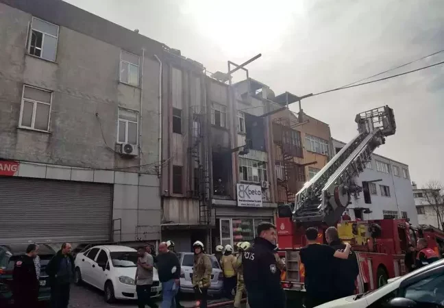 Bayrampaşa’da iplik üretimi yapan iş yerinde yangın! Çok sayıda ekip sevk edildi