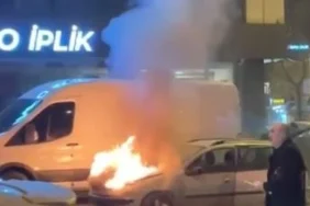 Bayrampaşa’da alev alev yanan araca vatandaşlar müdahale etti 8 bayrampasada-alev-alev-yanan-araca-vatandaslar-mudahale-etti bayrampaşa haber