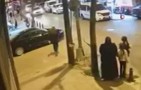 Bayrampaşa'da otomobil kıraathaneye daldı: 6 yaralı 111 bayrampasada-otomobil-kiraathaneye-daldi-6-yarali-V147975-12