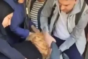 Bayrampaşa'da metroda saç saça baş başa kavga 107 Bayrampaşa'da metroda saç saça baş başa kavga