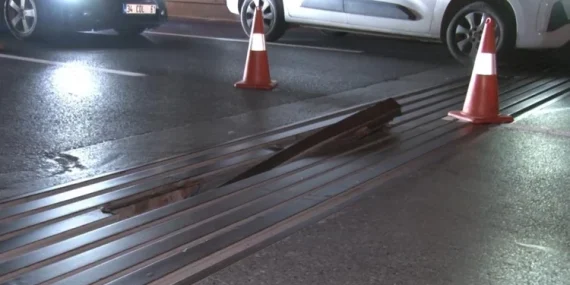 Bayrampaşa’da yerinden çıkan genleşme derzi tehlike yarattı…