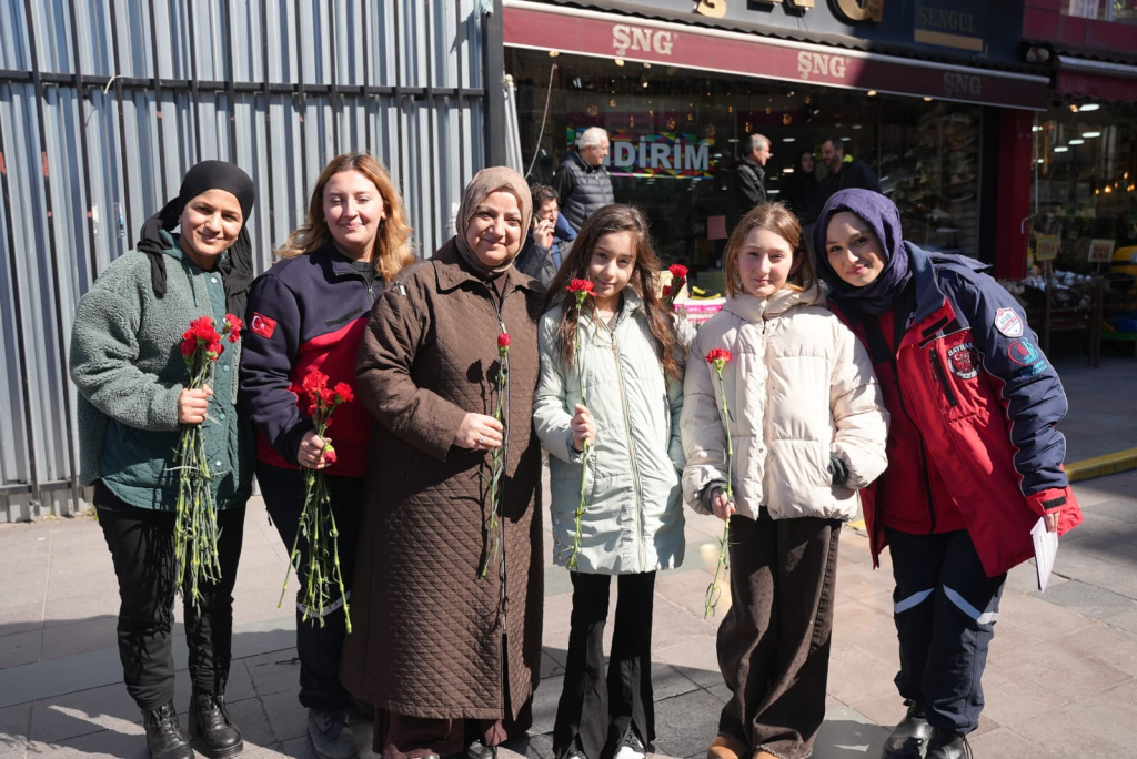 8 mart 2026 Bayrampasada karanfil dagitimi 2