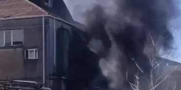 Son Dakika Bayrampaşa'da 3 katlı binada yangın... 129 Bayrampaşa'da 3 katlı binada yangın