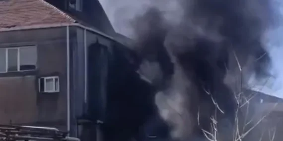 Son Dakika Bayrampaşa’da 3 katlı binada yangın…