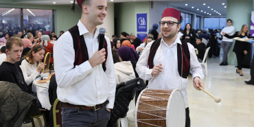 Engelliler engelsiz iftarda buluştu 132 bayrampaşa'da engelliler iftarı mart 2026 (1)