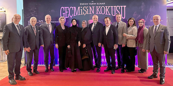 Rumeli Türkleri Kültür ve Dayanışma Derneği, TRT ortak yapımı “Geçmişin Kokusu” filminin gala gecesinde anlamlı bir buluşmaya imza attı.