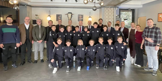 Bayrampaşa Kaymakamı Çiftçi Şampiyonları Kutladı.