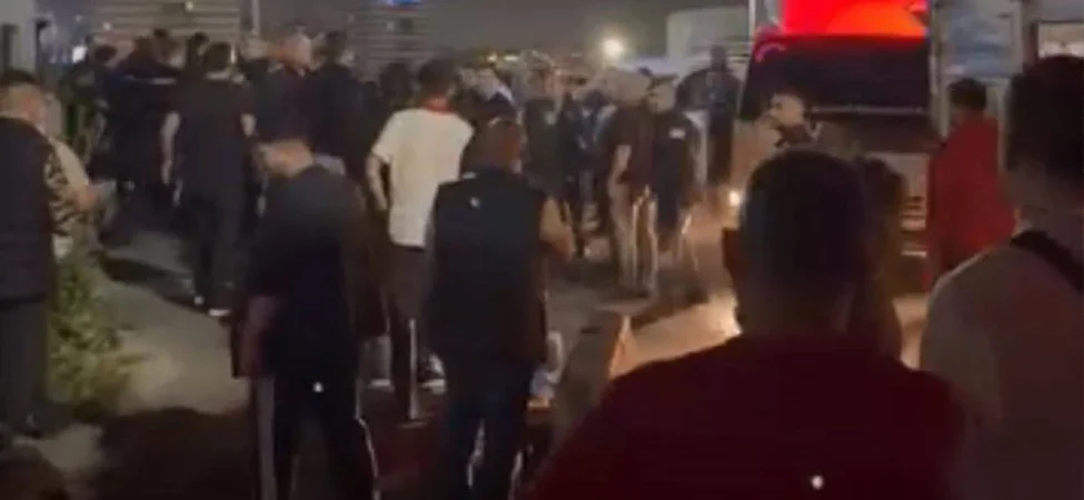 Bayrampaşa Sebze Meyve Hali’nde bıçaklı kavga: 7 gözaltı 12 polis yaralandı 1 bayrampasa-sebze-ve-meyve-hali-nde-bicakli-kavga-12-polis-yaralandı