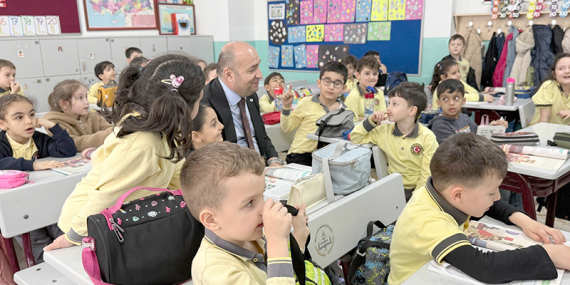 Bayrampaşa Kaymakamı Abdullah Çiftçi, eğitim kurumlarına yönelik ziyaret ve etkinliklere aralıksız devam ediyor. 