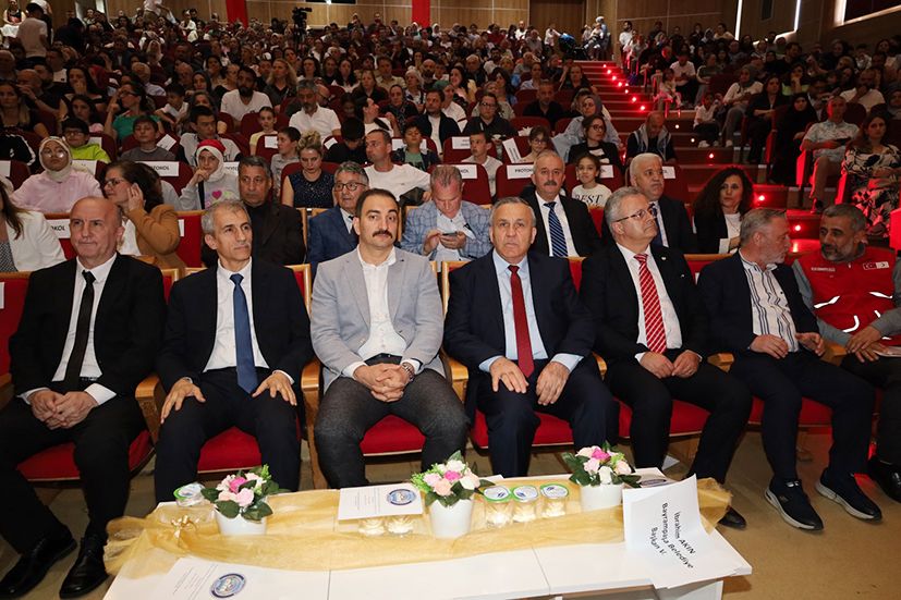 Bayrampaşa'da Balkanlardan Anadolu’ya, oradan da Gazze’ye taşıyan anlamlı bir etkinliğe imza atıldı. 7 rumeliden istiklal yoluna gonul koprusu kuruldu 3