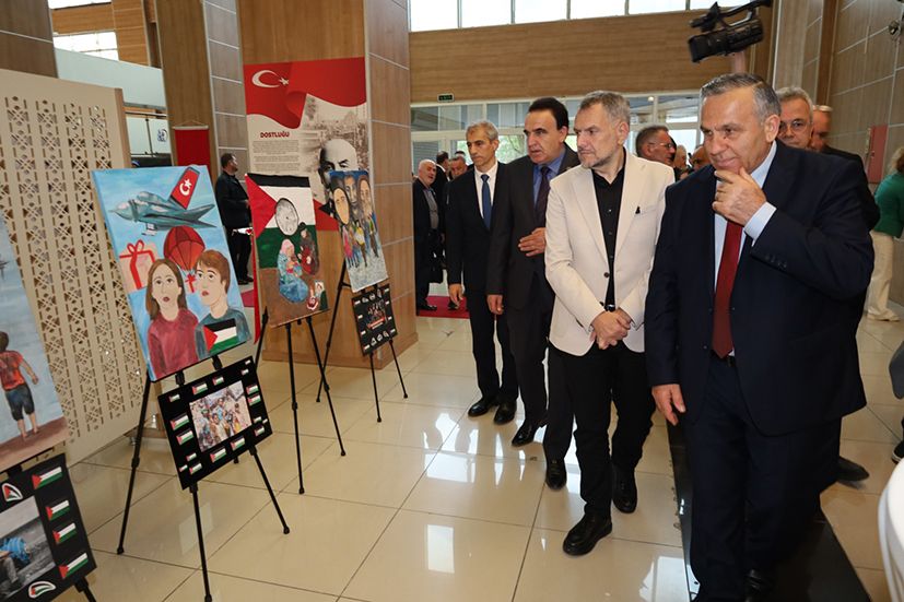 Bayrampaşa'da Balkanlardan Anadolu’ya, oradan da Gazze’ye taşıyan anlamlı bir etkinliğe imza atıldı. 8 rumeliden istiklal yoluna gonul koprusu kuruldu 6