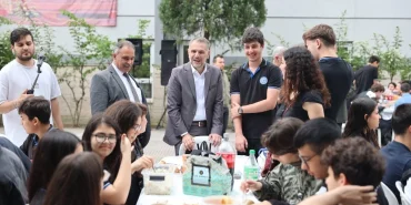 Bayrampaşalı öğrenciler Dolmabahçe Sarayı’nda tarihle buluşuyor 24 Bayrampaşalı öğrenciler Dolmabahçe Sarayı’nda tarihle buluşuyor 3