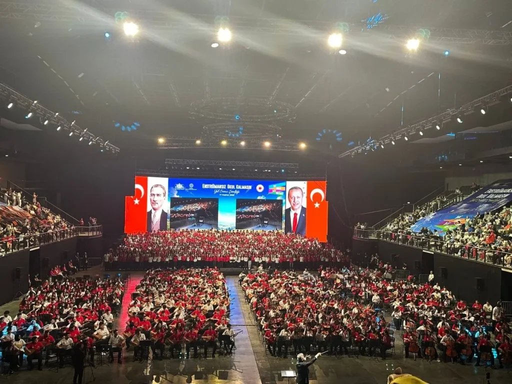 1.725 Öğrenci, Tek Ses: Bayrampaşa'da Müzik Ziyafeti 1 bayrampasa 1725 ogrenci muzik soleni 2