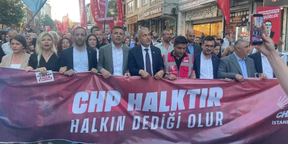 bayrampasa-da-konusan-ozgur-celik-turkiyeyi-somurge-devleti-haline-getirmeyi-calisanlara-izin-vermeyecegiz