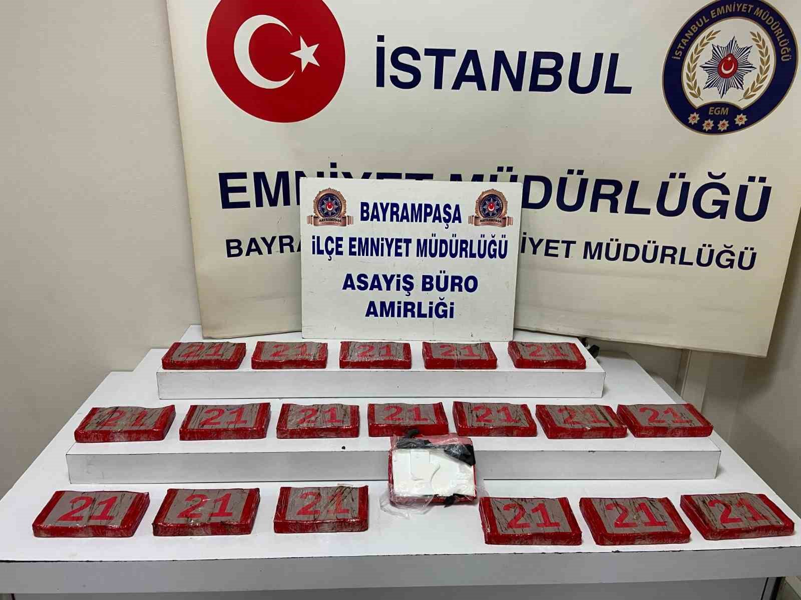 Bayrampaşa'da Durdurulan Otomobilde 20 Kilogram Kokain Bulundu: 1 Tutuklu 28 BAYRAMPAŞA’DA BİR ARAÇTA 20 KİLO KOKAİN BULUNDU
