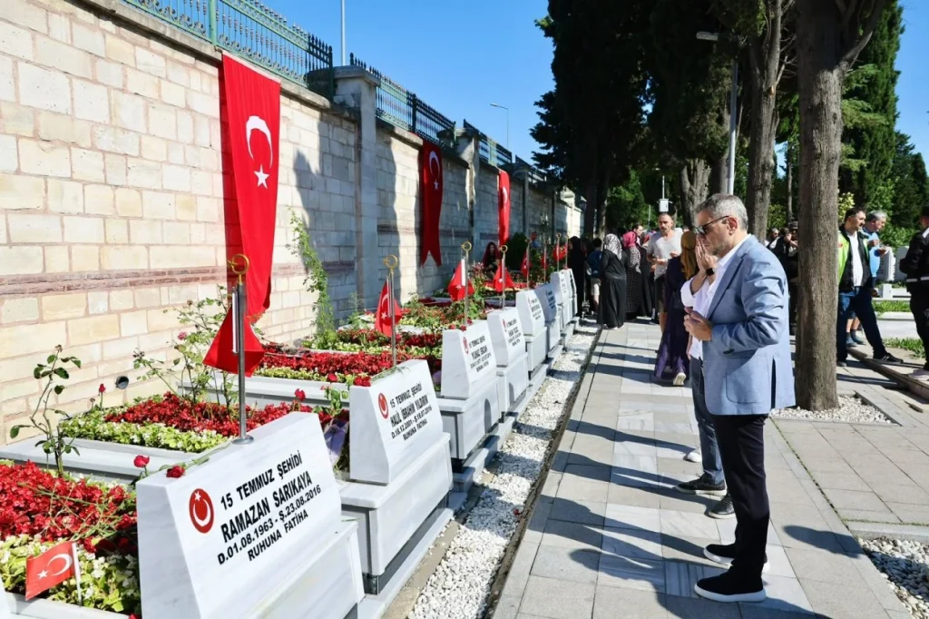 15 Temmuz’un 10. yılında Bayrampaşa tek yürek oldu 2 15 temmuz sehitler