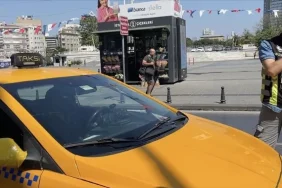 Keşan'dan Bayrampaşa'ya giden ticari taksi önünde cüzdan bırakan yolcu haberi