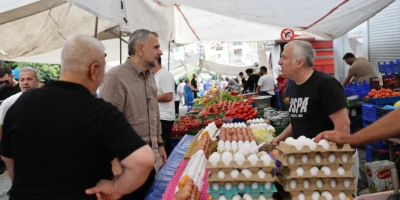 Bayrampaşa Belediye Başkan Vekili İbrahim Akın, Yıldırım Mahallesi sakinleri ve pazar esnafıyla bir araya gelerek talepleri yerinde dinledi.