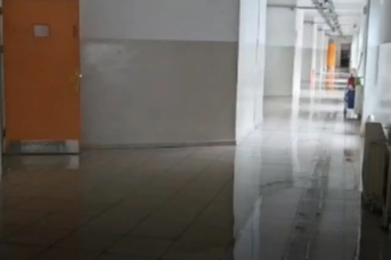 AYRAMPAŞA’DA OKULU YAĞMUR BASTI