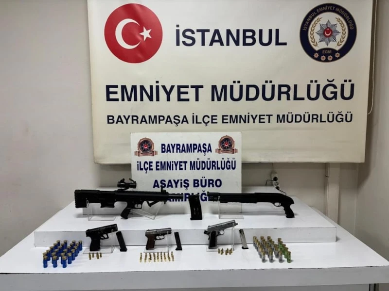 Bayrampaşa'da 5 ruhsatsız silah ele geçirildi